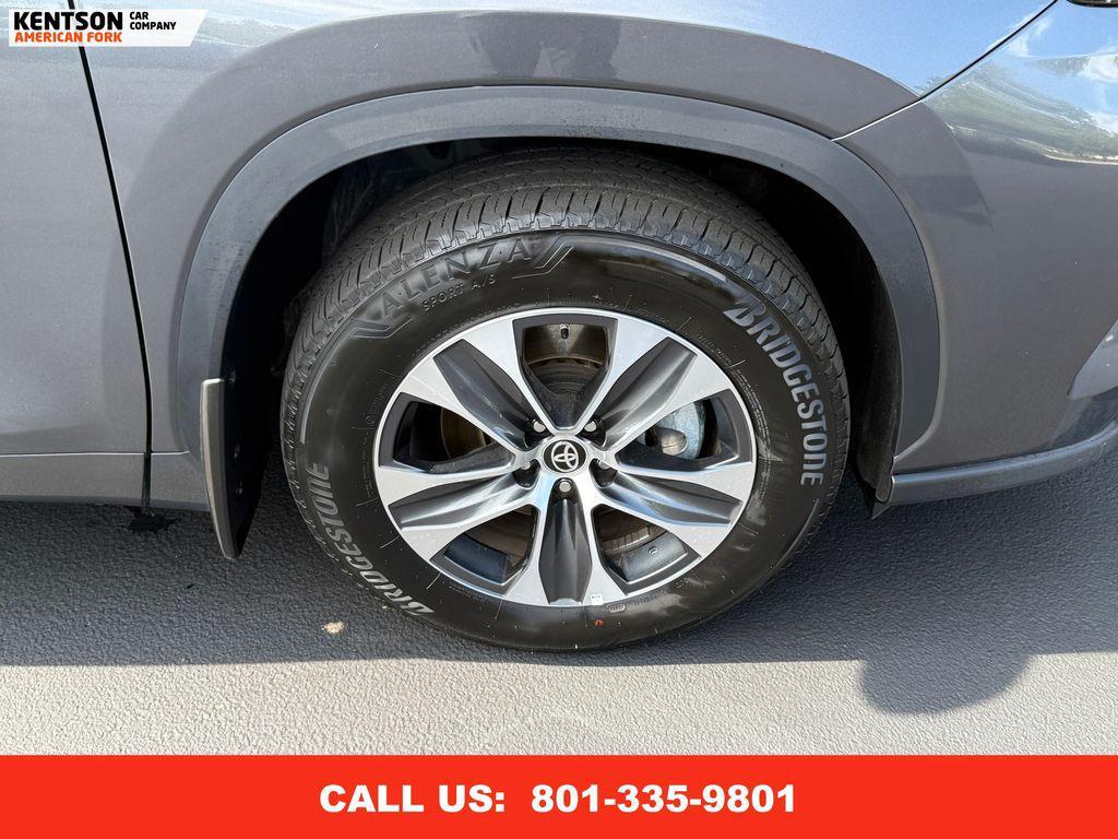 used 2025 Toyota Highlander car, priced at $44,550