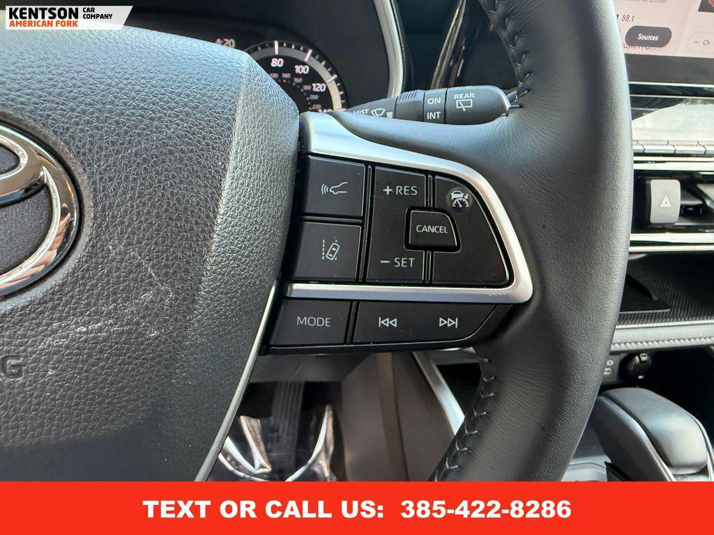 used 2025 Toyota Highlander car, priced at $40,950