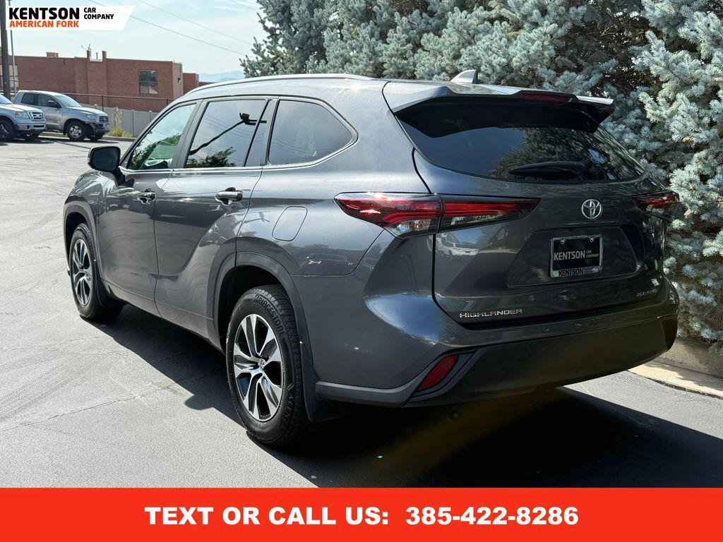 used 2025 Toyota Highlander car, priced at $40,950