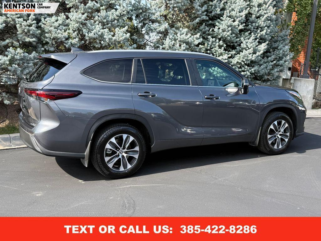 used 2025 Toyota Highlander car, priced at $40,950