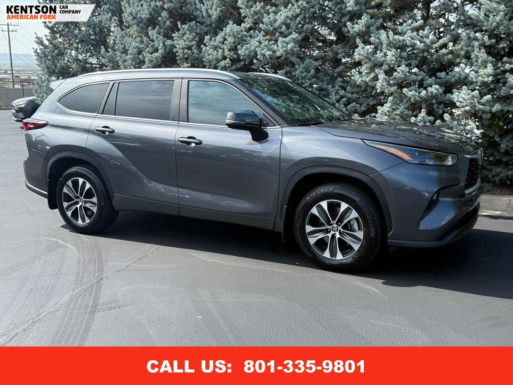 used 2025 Toyota Highlander car, priced at $44,550
