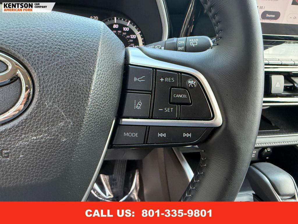 used 2025 Toyota Highlander car, priced at $44,550