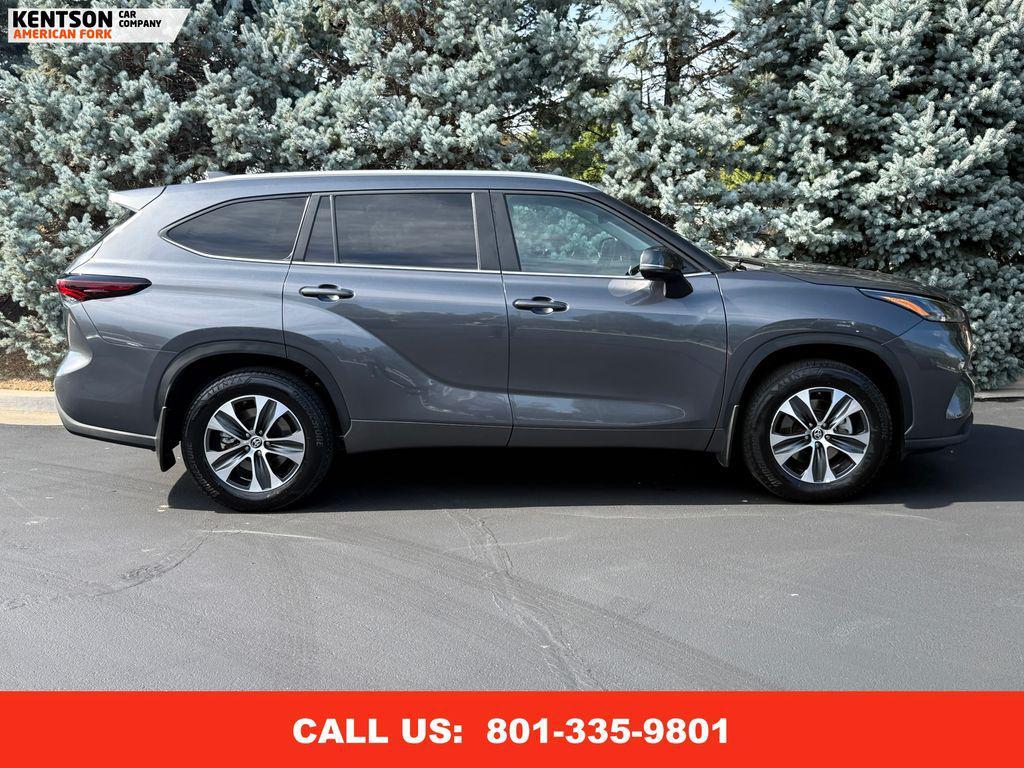 used 2025 Toyota Highlander car, priced at $44,550