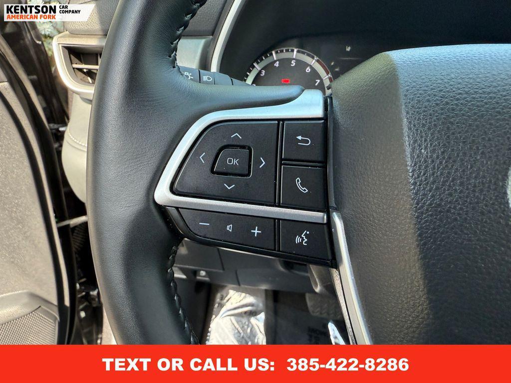 used 2025 Toyota Highlander car, priced at $40,950