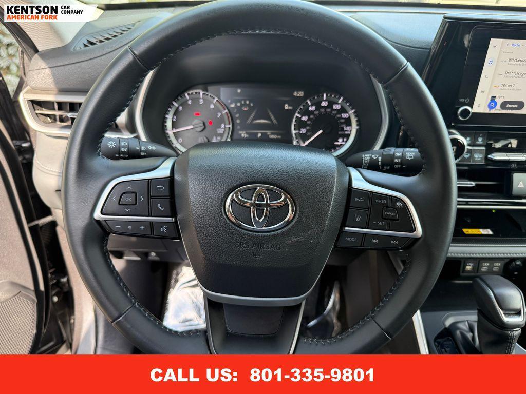 used 2025 Toyota Highlander car, priced at $44,550