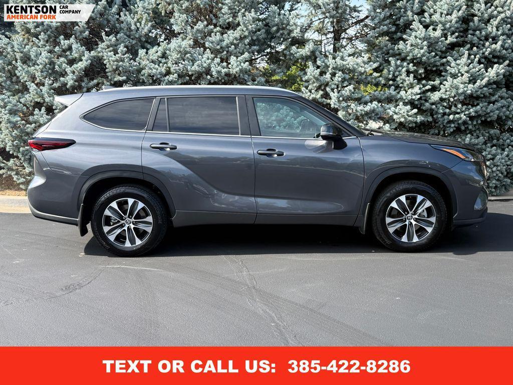 used 2025 Toyota Highlander car, priced at $40,950