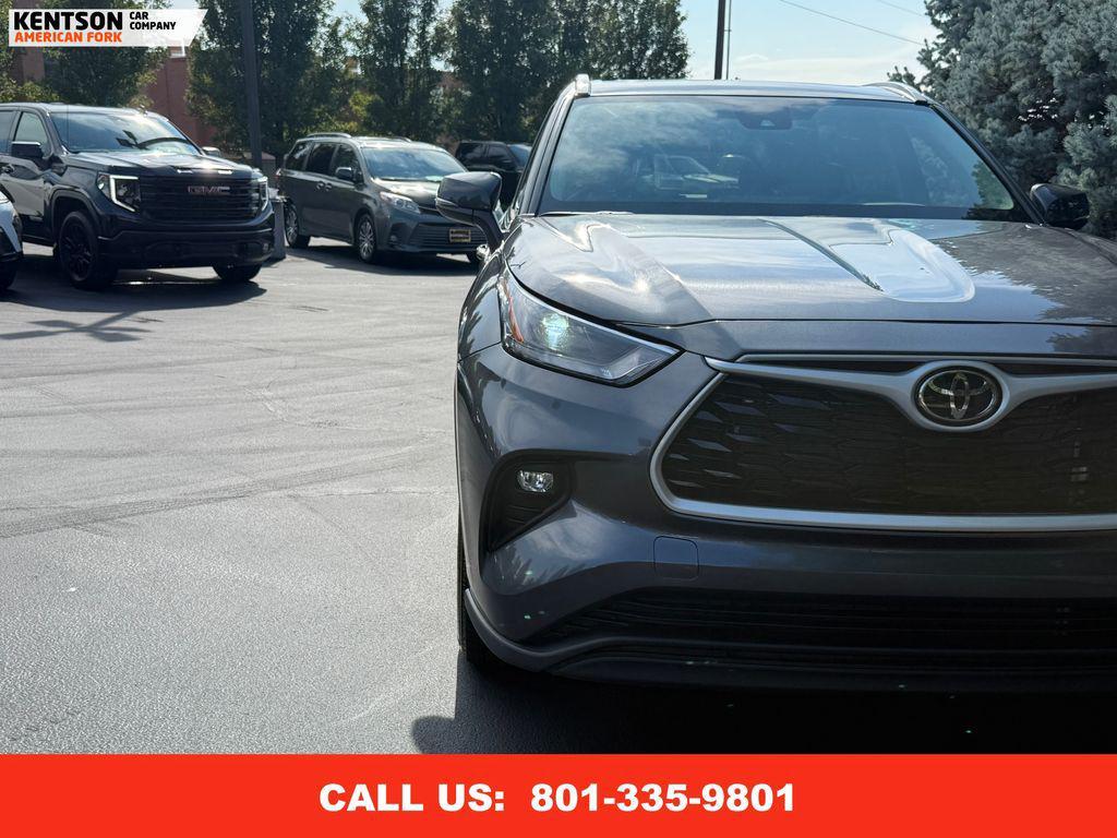used 2025 Toyota Highlander car, priced at $44,550