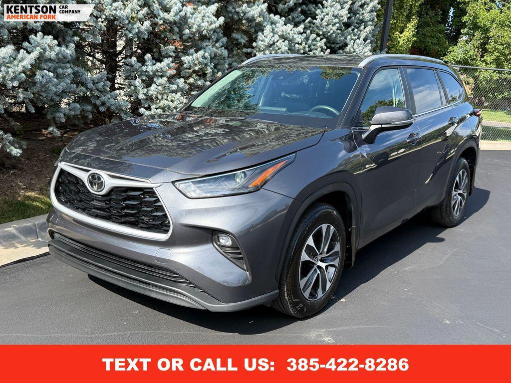 used 2025 Toyota Highlander car, priced at $40,950