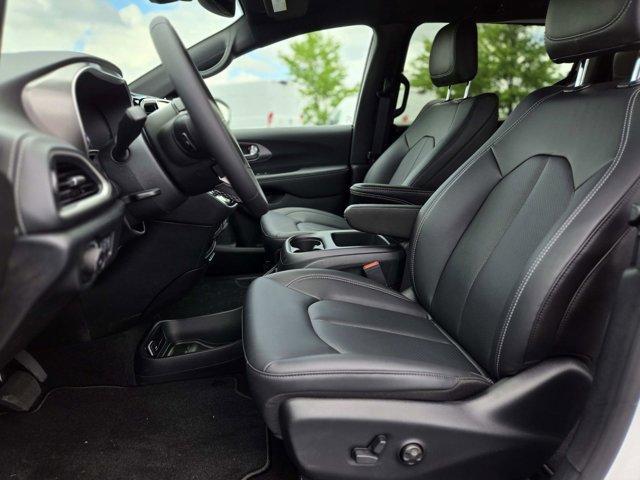new 2025 Chrysler Pacifica car, priced at $41,225