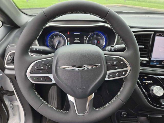 new 2025 Chrysler Pacifica car, priced at $38,725