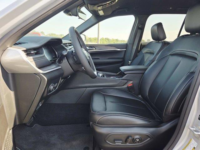new 2025 Jeep Grand Cherokee car, priced at $41,970