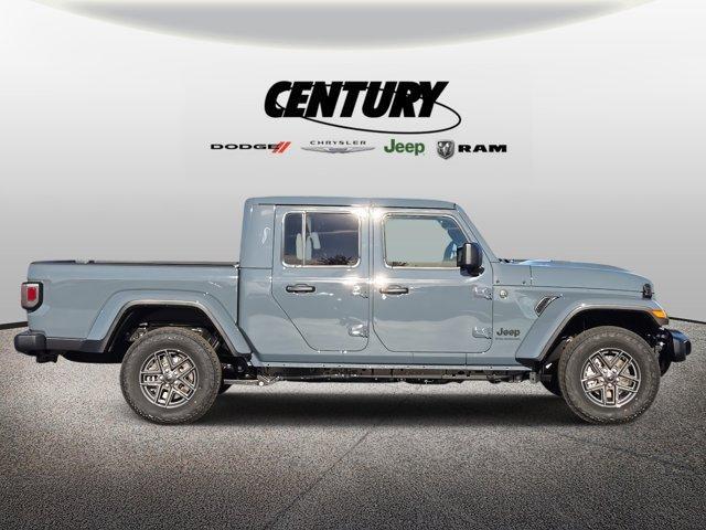 new 2026 Jeep Gladiator car, priced at $47,315