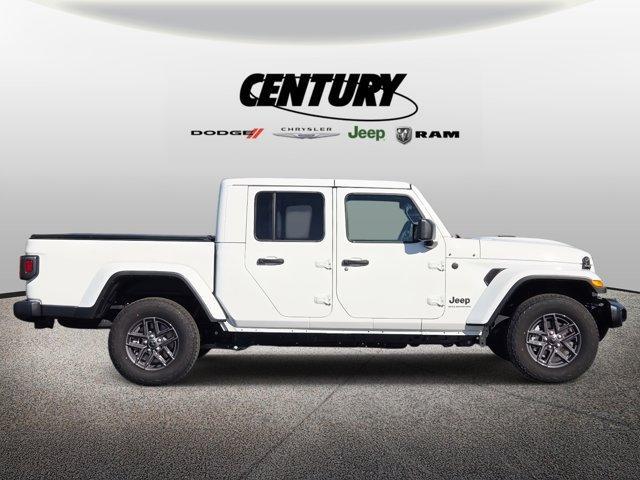 new 2026 Jeep Gladiator car, priced at $47,345
