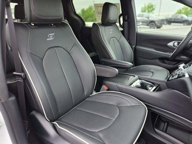 new 2025 Chrysler Pacifica car, priced at $47,845