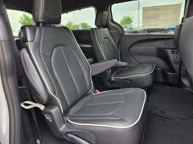 new 2025 Chrysler Pacifica car, priced at $47,845
