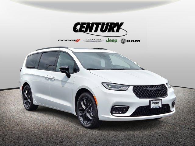 new 2025 Chrysler Pacifica car, priced at $47,845