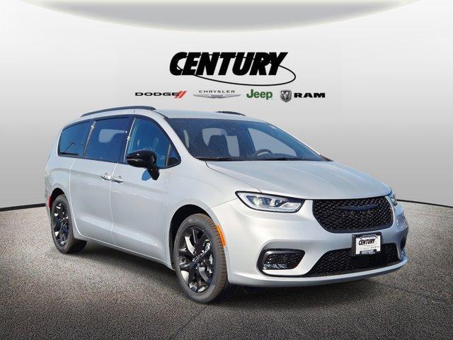 new 2026 Chrysler Pacifica car, priced at $45,335