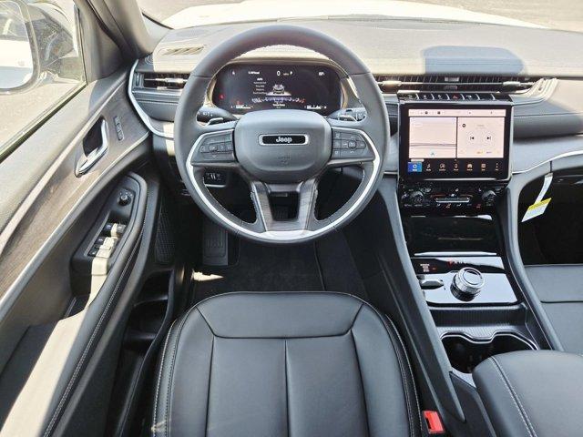 new 2025 Jeep Grand Cherokee car, priced at $45,890