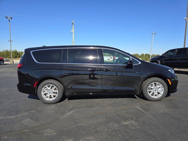 new 2025 Chrysler Pacifica car, priced at $39,925