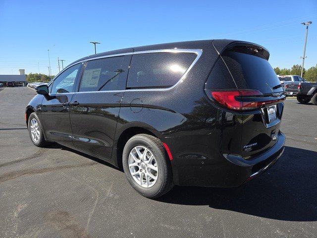 new 2025 Chrysler Pacifica car, priced at $39,925