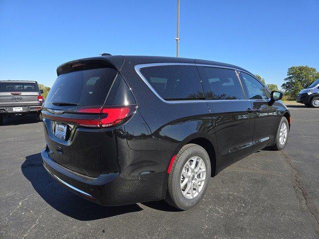 new 2025 Chrysler Pacifica car, priced at $39,925