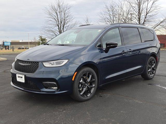 new 2025 Chrysler Pacifica car, priced at $48,040