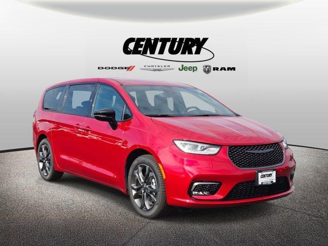 new 2026 Chrysler Pacifica car, priced at $44,035