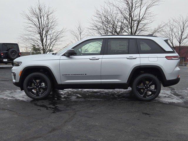 new 2025 Jeep Grand Cherokee car, priced at $44,020