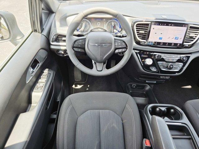 used 2023 Chrysler Pacifica car, priced at $27,977