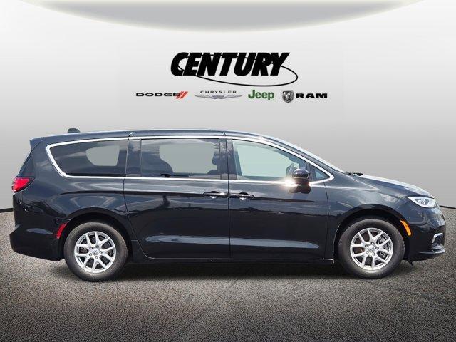 used 2023 Chrysler Pacifica car, priced at $27,977