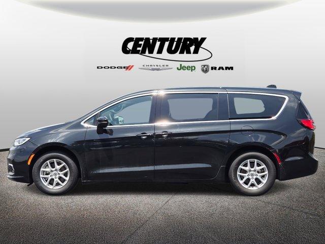 used 2023 Chrysler Pacifica car, priced at $27,977