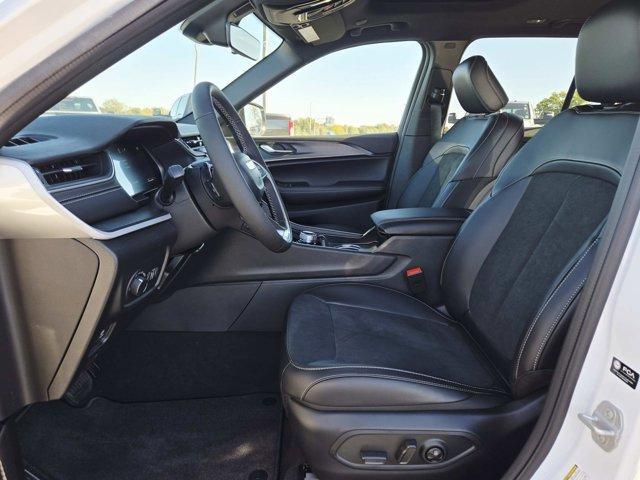 new 2025 Jeep Grand Cherokee car, priced at $40,530