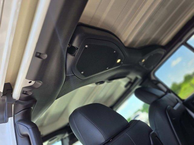 new 2025 Jeep Gladiator car, priced at $45,430