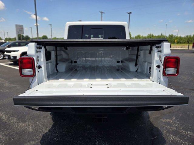 new 2025 Jeep Gladiator car, priced at $45,430