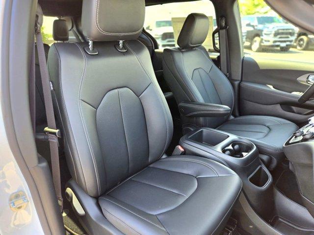 new 2025 Chrysler Pacifica car, priced at $39,945