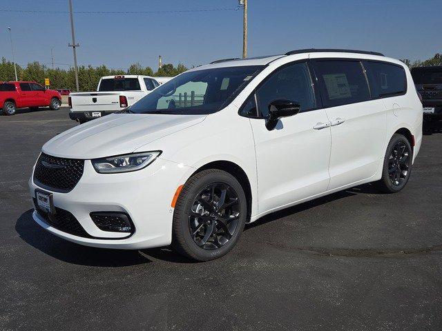 new 2025 Chrysler Pacifica car, priced at $46,545