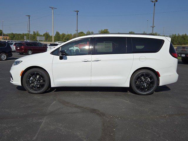 new 2025 Chrysler Pacifica car, priced at $46,545