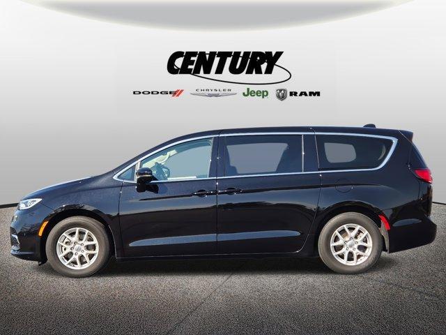 used 2024 Chrysler Pacifica car, priced at $34,977