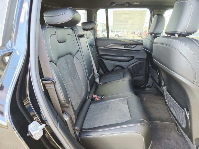 new 2025 Jeep Grand Cherokee car, priced at $40,625