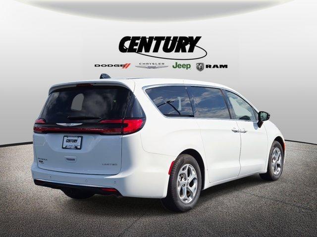 used 2024 Chrysler Pacifica car, priced at $40,977