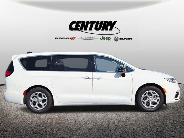 used 2024 Chrysler Pacifica car, priced at $40,977