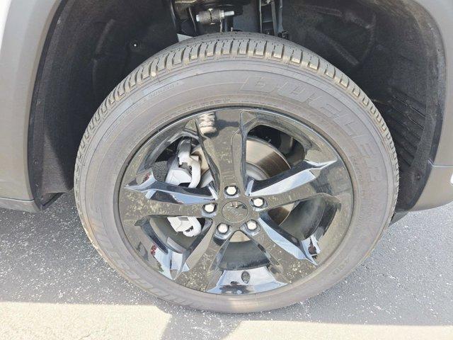used 2024 Jeep Grand Cherokee car, priced at $35,977