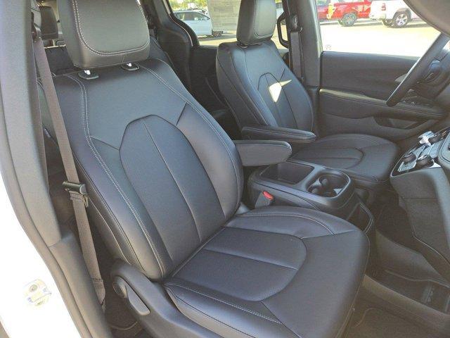 new 2025 Chrysler Pacifica car, priced at $40,925