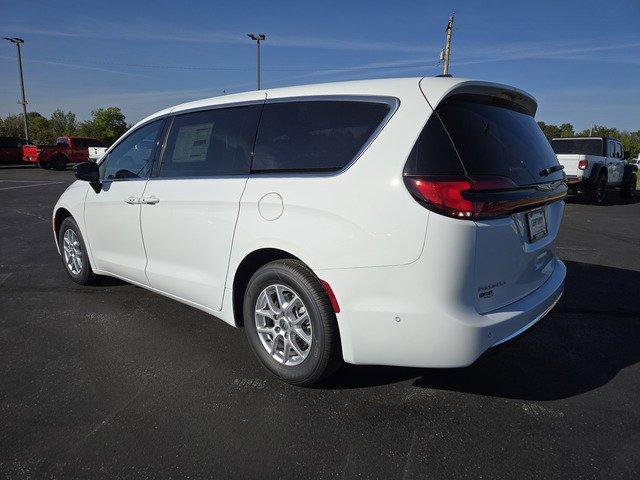 new 2025 Chrysler Pacifica car, priced at $39,925