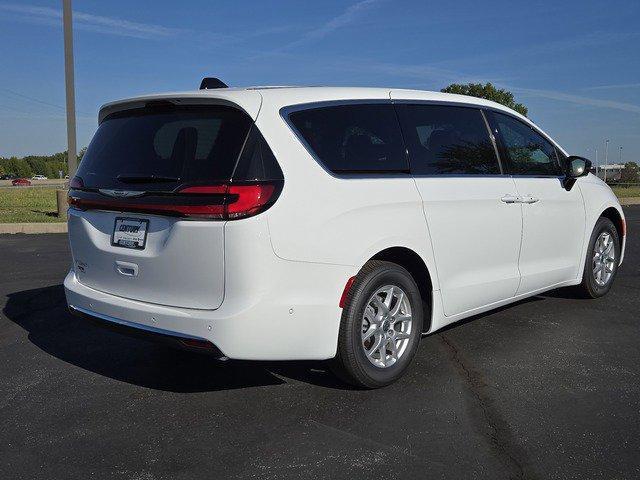 new 2025 Chrysler Pacifica car, priced at $39,925