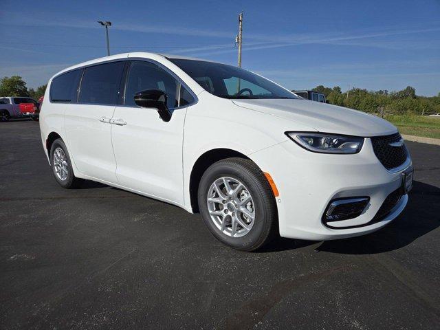 new 2025 Chrysler Pacifica car, priced at $40,925