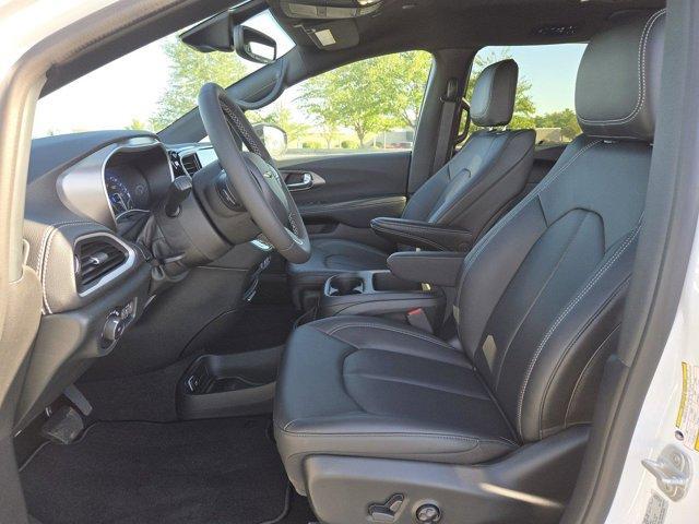 new 2025 Chrysler Pacifica car, priced at $40,925
