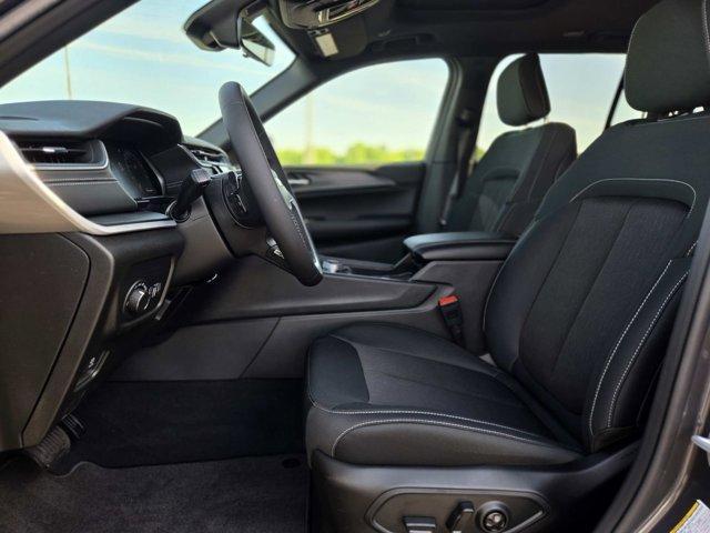 new 2025 Jeep Grand Cherokee car, priced at $38,375