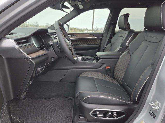 new 2025 Jeep Grand Cherokee car, priced at $58,975