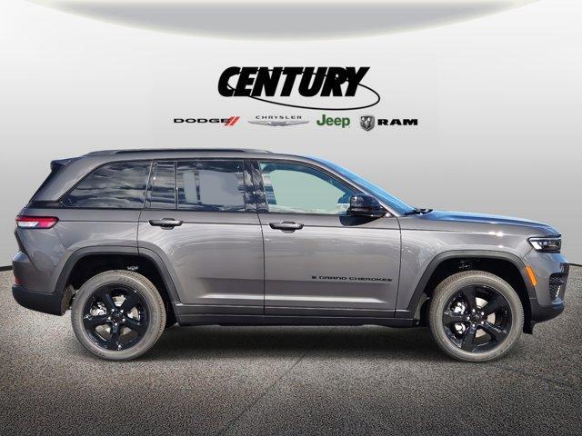 new 2025 Jeep Grand Cherokee car, priced at $40,625